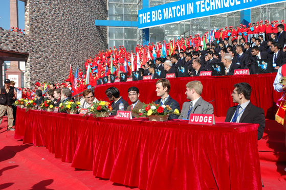 2004年世界汽修大会在中国国际汽车集团隆重举行.jpg