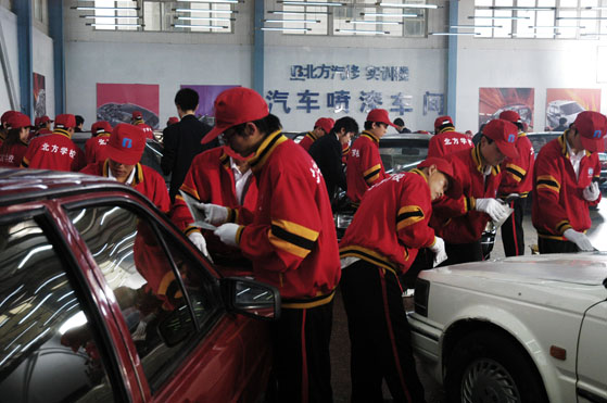 学员们在认真实践.jpg