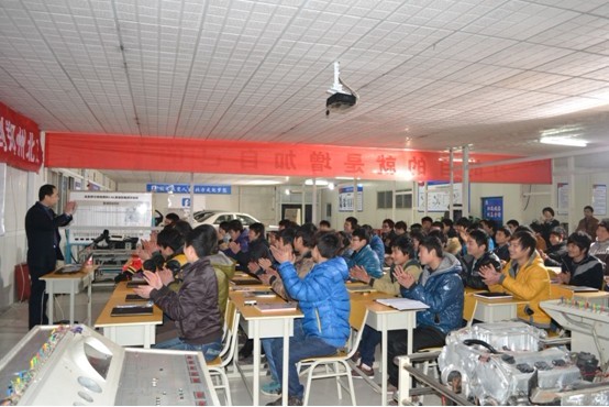 校长刘振华参加开班仪式迎接北方新学员.jpg