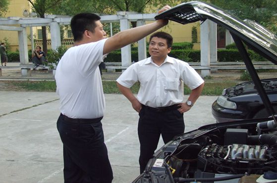 校长李延涛和实践校长梁茂贤.jpg