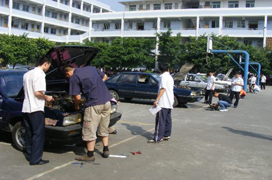 学校举办技能大赛.jpg
