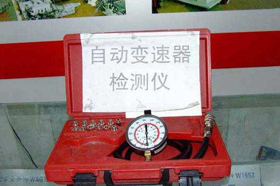 自动变速器检测仪:检测自动变速箱油压,判断电子阀是否正常工作,油压是否正常.jpg