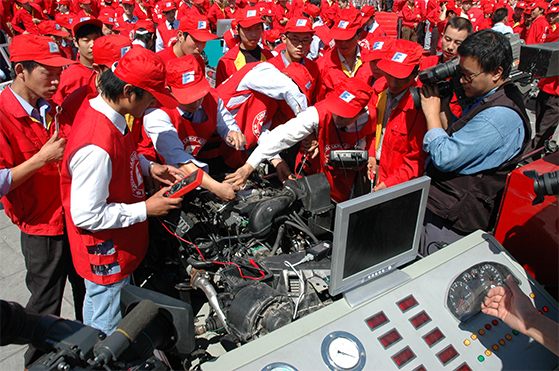 次国际汽修比武大赛盛况.jpg