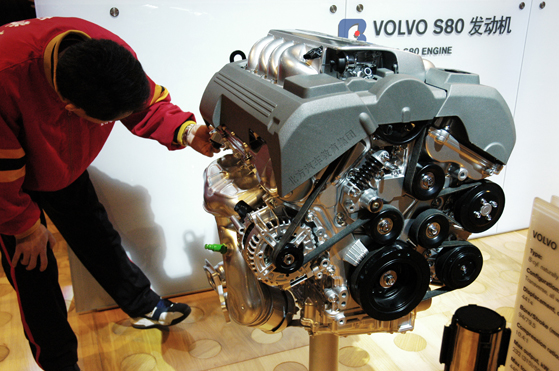 北方汽修电子研究所设备——VOLVO S80发动机.jpg